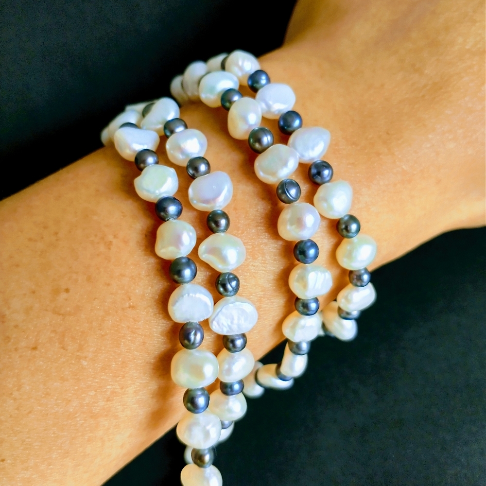 Real White and Black Pearls Necklace